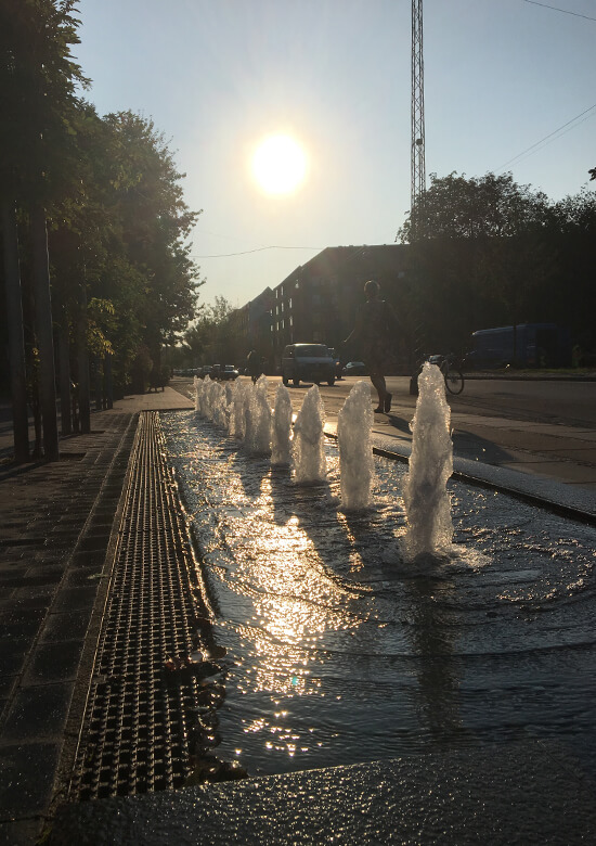 Fountain at Malthe Bruuns gade with changing water